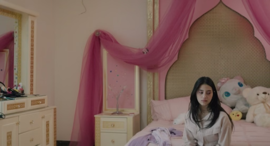 Mond Moon Ay Film İncelemesi Arakat Mag İstanbul Film Festivali Kurdwin Ayub Florentina Holzinger Celina Sarhan Andria Tayeh