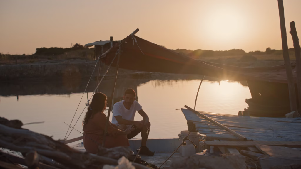 Büşra Bilginer ile Kıyıda Filmi Üzerine Röportaj Arakat Mag Yazarı Sude Söyler MUBI BKZ İletişim