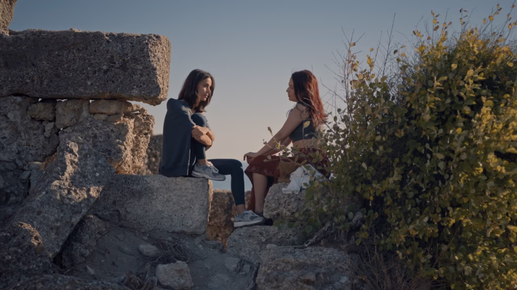 Büşra Bilginer ile Kıyıda Filmi Üzerine Röportaj Arakat Mag Yazarı Sude Söyler MUBI BKZ İletişim