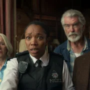 The Thursday Murder Club Film İncelemesi Arakat Mag 2025 Chris Columbus Helen Mirren Pierce Brosnan Ben Kingsley Netflix Türkiye