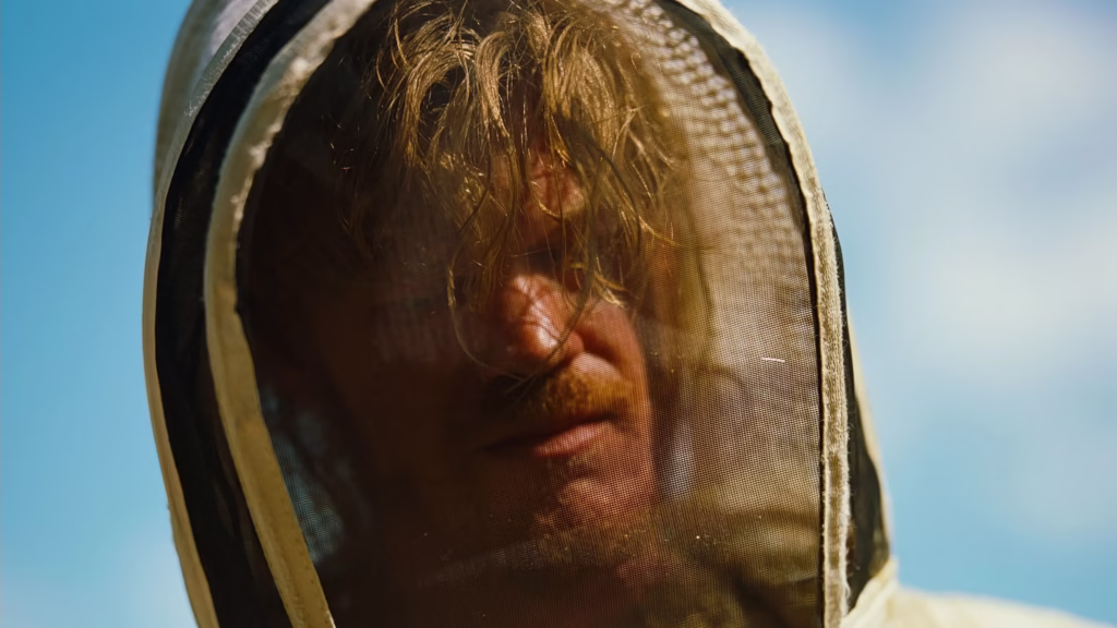 Film İncelemesi Arakat Mag 2025 Yorgos Lanthimos Emma Stone Jesse Plemons Aidan Delbis