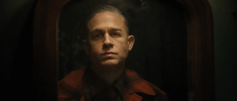 Monster The Ed Gein Story Dizi İncelemesi Arakat Mag Netflix Türkiye Ryan Murphy Charlie Hunnam Suzanna Son Vicky Krieps