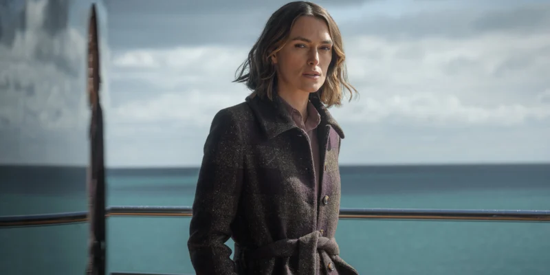 The Woman in Cabin 10 Film İncelemesi Arakat Mag 2025 Netflix Simon Stone Keira Knightley Guy Pearce David Ajala