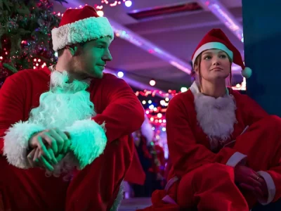 Jingle Bell Heist Film İncelemesi Arakat Mag 2025 Netflix Michael Fimognari Olivia Holt Connor Swindells Lucy Punch