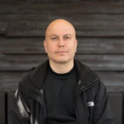 Tunç Davut ile Kesilmiş Bir Ağaç Gibi Filmi Üzerine Röportaj Antalya Uzun Metraj Yönetmenler Arakat Mag 2025