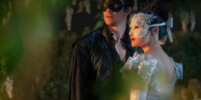 Bridgerton Sezon 4 Kısım 1 Arakat Mag Dizi İncelemesi 2026 Tom Verica Polly Walker Yerin Ha Julie Andrews