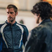 Pillion Film İncelemesi Arakat Mag 2025 Harry Lighton Alexander Skarsgard Lesley Sharp Harry Melling A24