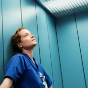 Late Shift Film İncelemesi Arakat Mag 2025 Başka Sinema Petra Biondina Volpe Leonie Benesch Sonja Riesen Alireza Bayram