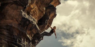 Apex Film İncelemesi Arakat Mag 2026 Netflix Türkiye Baltasar Kormakur Charlize Theron Taron Egerton Eric Bana