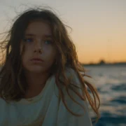 Hold onto Me Film İncelemesi Arakat Mag 2026 45 İstanbul Film Festivali Genç Ustalar Myrsini Aristidou Christos Passalis Maria Petrova Jenny Salo