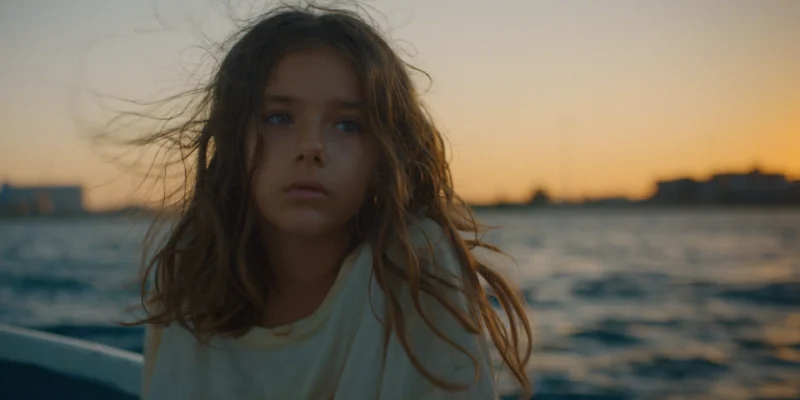 Hold onto Me Film İncelemesi Arakat Mag 2026 45 İstanbul Film Festivali Genç Ustalar Myrsini Aristidou Christos Passalis Maria Petrova Jenny Salo