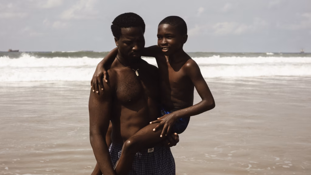 My Father's Shadow Film İncelemesi Arakat Mag 2025 MUBI Akinola Davies Sope Dirisu Chibuike Marvellous Egbo Godwin Egbo