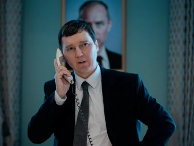 The Wizard of Kremlin Film İncelemesi Arakat Mag Olivier Assayas Paul Dano Alicia Vikander Tom Sturridge 45 İstanbul Film Festivali