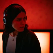 Undertone Film İncelemesi Arakat Mag 2026 A24 Films Ian Tuason Nina Kiri Adam DiMarco Michele Duquet