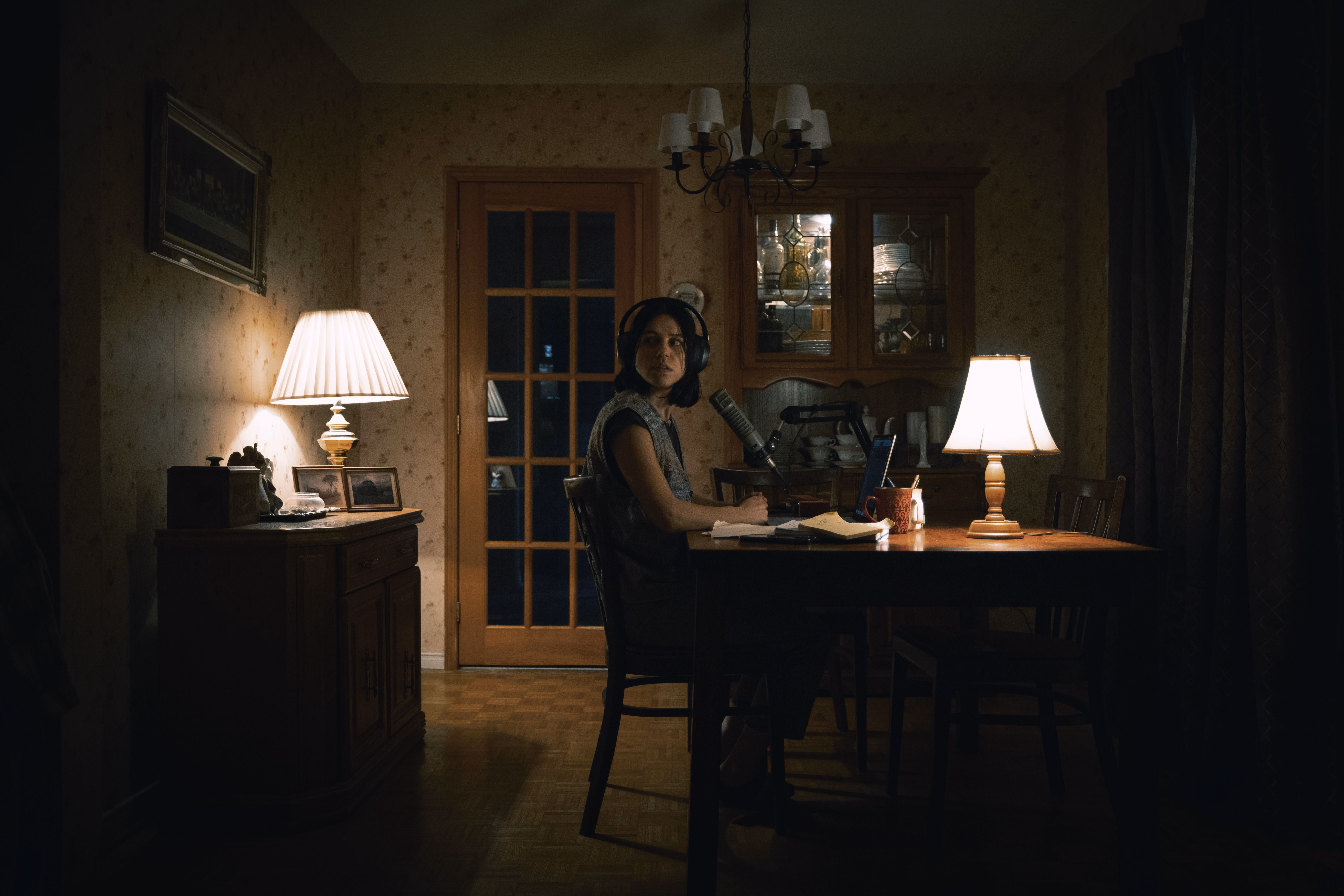 Undertone Film İncelemesi Arakat Mag 2026 A24 Films Ian Tuason Nina Kiri Adam DiMarco Michele Duquet