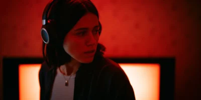 Undertone Film İncelemesi Arakat Mag 2026 A24 Films Ian Tuason Nina Kiri Adam DiMarco Michele Duquet