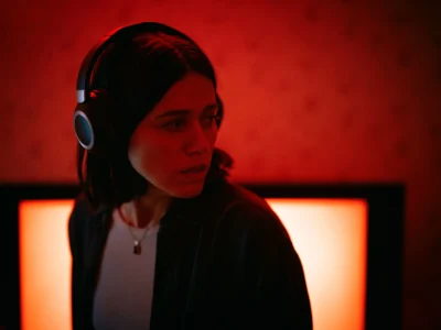 Undertone Film İncelemesi Arakat Mag 2026 A24 Films Ian Tuason Nina Kiri Adam DiMarco Michele Duquet