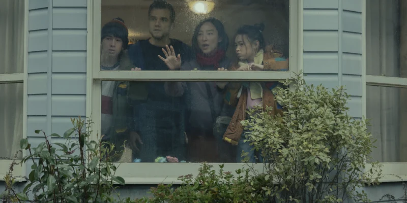 The Last House Film İncelemesi Arakat Mag 2026 Netflix Türkiye Louis Leterrier Greta Lee Wagner Moura Riley Chung