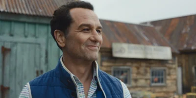 Widow's Bay Sezon 1 Dizi İncelemesi Arakat Mag 2026 Apple TV Katie Dippold Matthew Rhys Kate OFlynn Kevin Carroll
